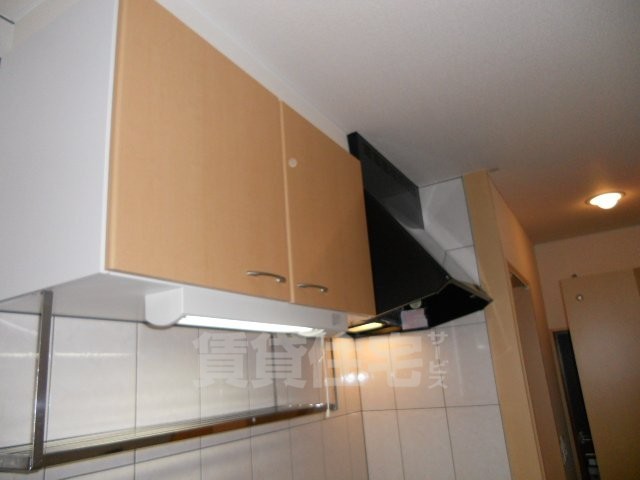 収納　キッチン上部