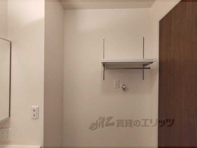 収納　洗濯機上