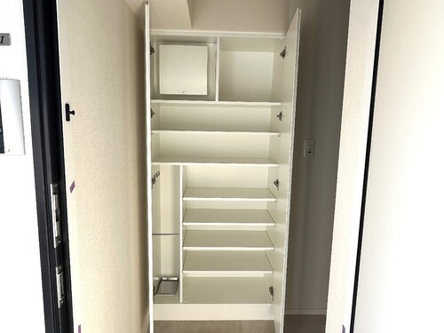 玄関　玄関　※同タイプ別部屋2025.12新築未入居時撮影