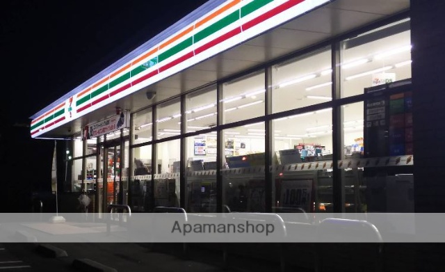 コンビニ　セブンイレブン（コンビニ）まで445m