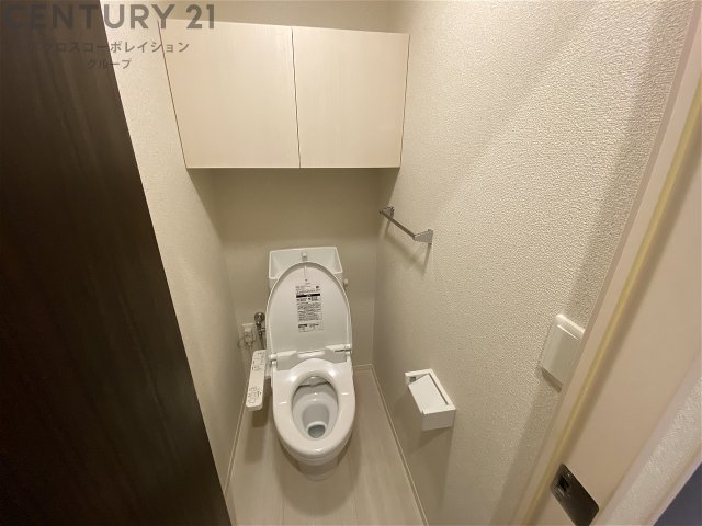トイレ　温水洗浄便座付きのトイレです♪