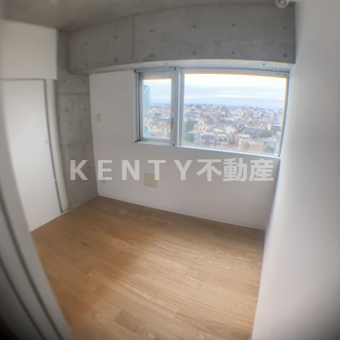 その他部屋・スペース　落ち着いた色調の寝室です