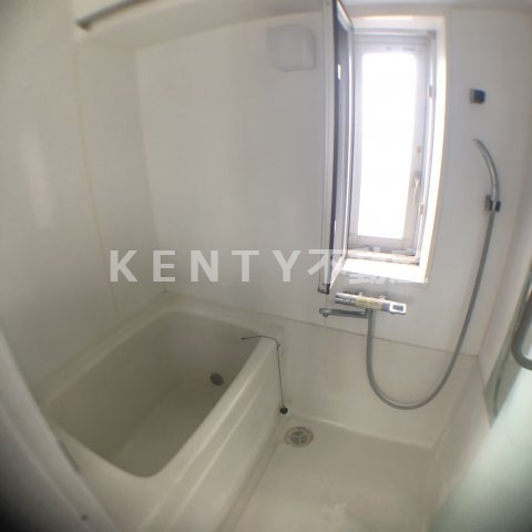 バス・シャワールーム　落ち着いた空間のお風呂です