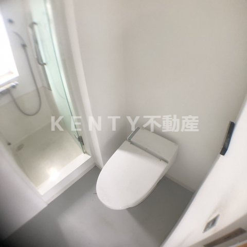 トイレ　落ち着いた色調のトイレです