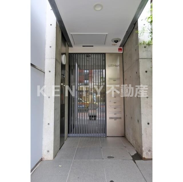 エントランス　落ち着いたエントランスです