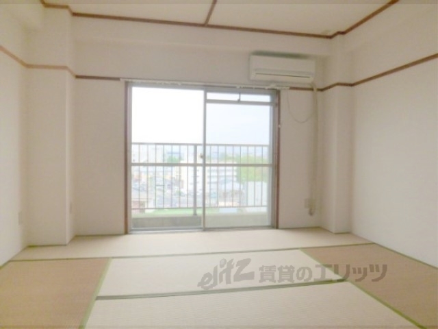 居室・リビング　８帖