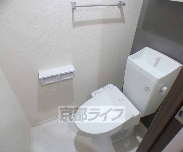 トイレ　ウォシュレット機能付きトイレです。