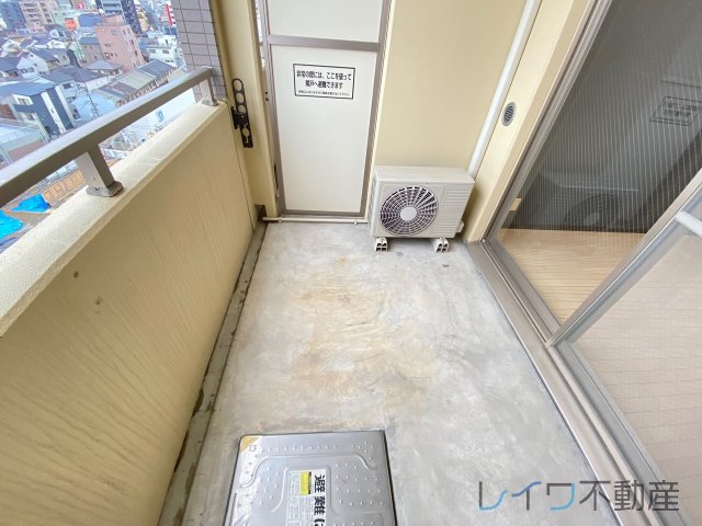 バルコニー　暖かな日差しのふりそそぐバルコニー