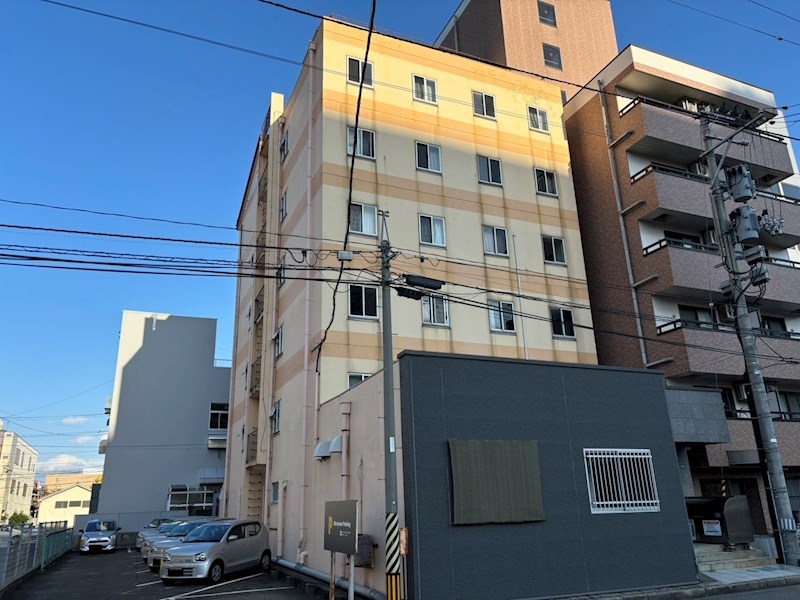 建物外観　エントランスはオートロック付き！