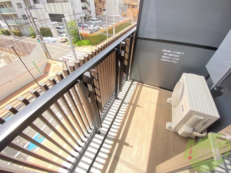 バルコニー　こちらはバルコニーになります。洗濯がよく乾きそうです。