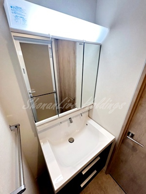 洗面設備　3面鏡の独立洗面♪