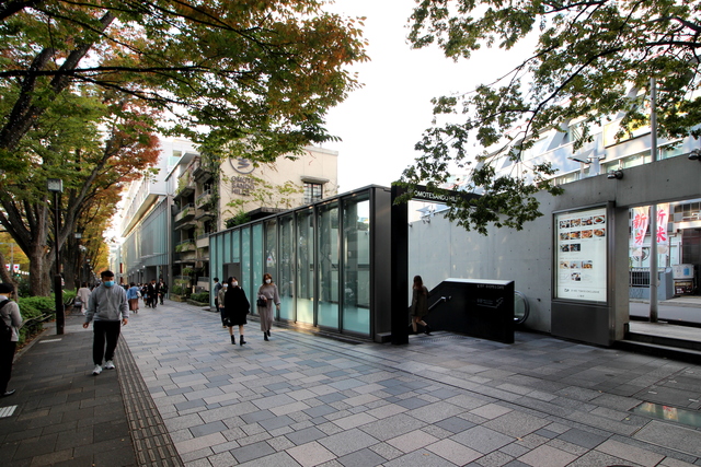 ショッピングセンター　表参道ヒルズ（ショッピングセンター）まで339m