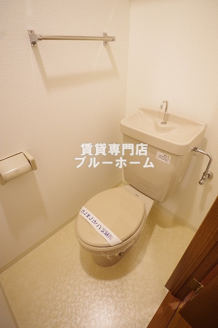トイレ　収納付きのトイレです！