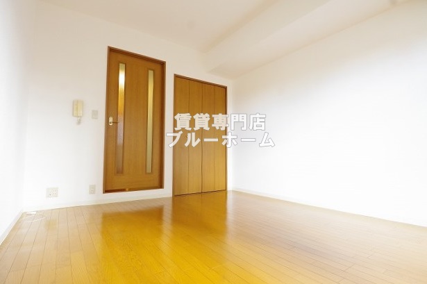 その他　別角度から見た洋室です！