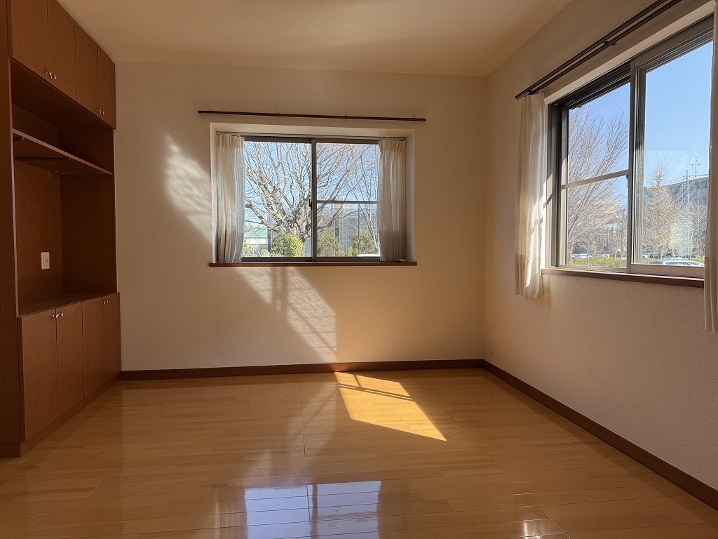 その他部屋・スペース　1階にある7.6帖東南角部屋になります。収納力も豊富です。