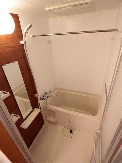 バス・シャワールーム　松山市中一万町　れぐるす中一万　浴室