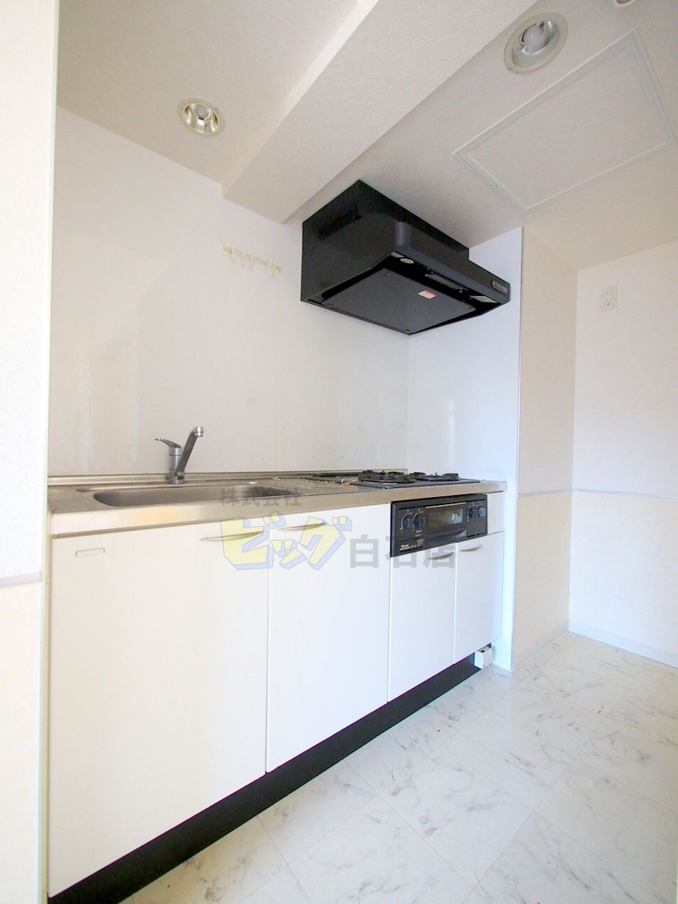 キッチン　人気の対面式システムキッチンです♪