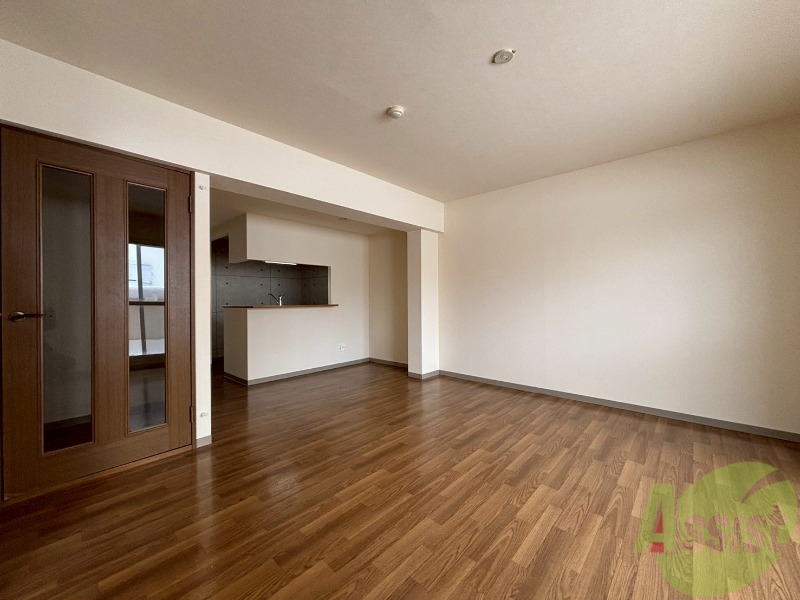 居室・リビング　広くてキレイなお部屋が広がっていて、充実した生活が送れそう。