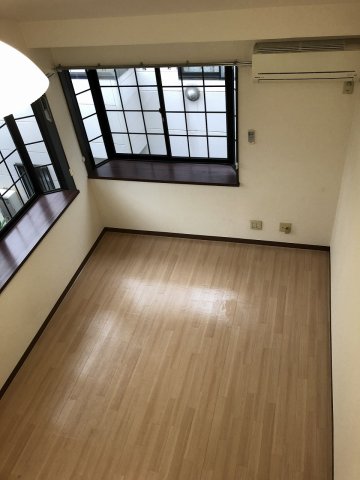 居室・リビング　二面採光の明るいお部屋です