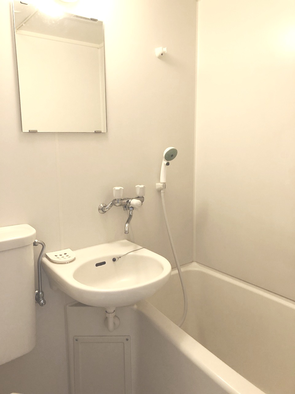 バス・シャワールーム　3点ユニットのお風呂です。