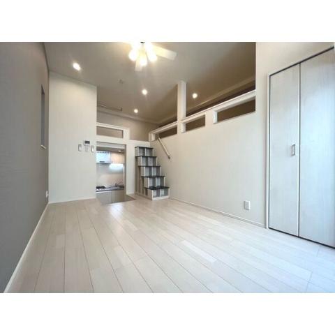 居室・リビング　室内