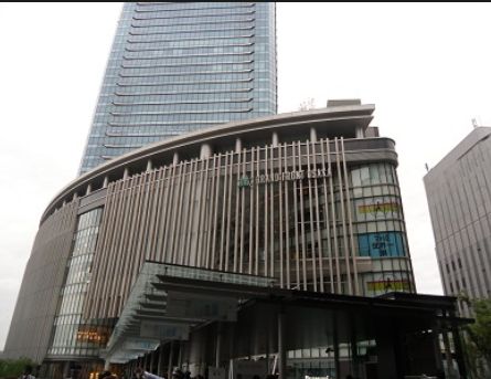 ショッピングセンター　グランフロント大阪北館（ショッピングセンター）まで562m