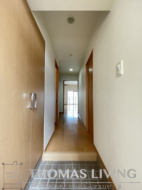 玄関　※別号室の参考写真になります。