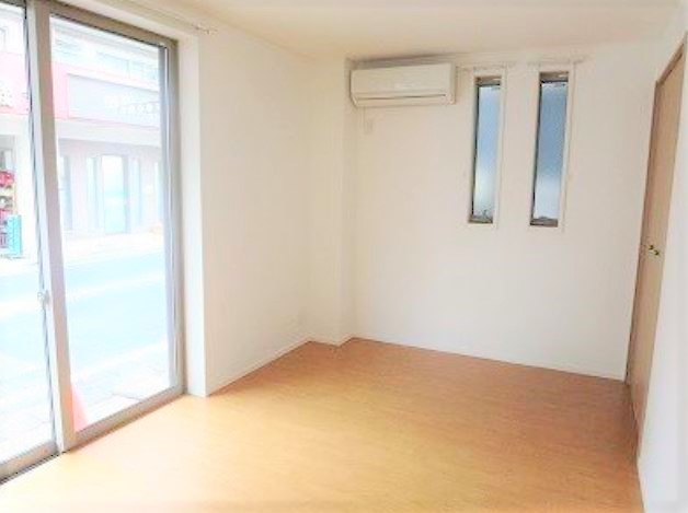 居室・リビング　★角部屋、二面採光、風通しも良好★