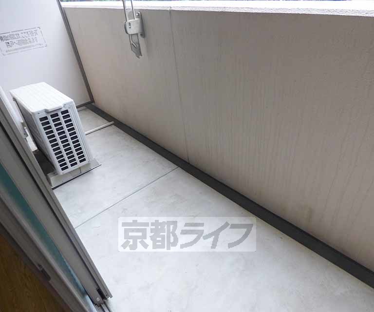 バルコニー　広々としたバルコニーです。