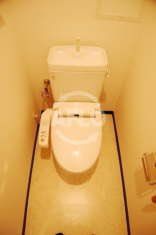 トイレ　ラ・ヴィータ日本橋　温水洗浄便座