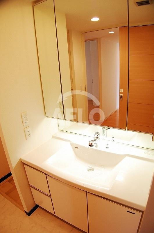 洗面設備　ラ・ヴィータ日本橋　独立洗面台