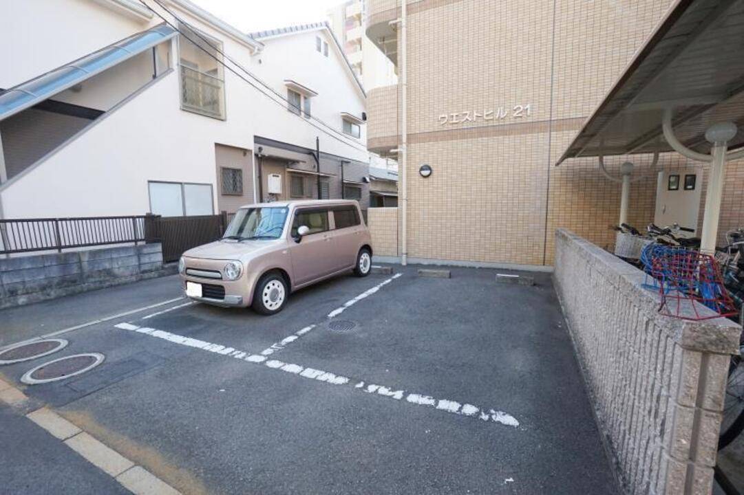 駐車場　駐車場