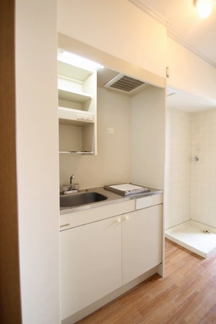 キッチン　同物件別棟別室