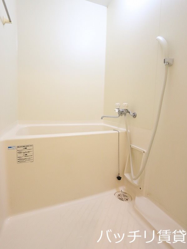 バス・シャワールーム　別号室タイプの為、現状を優先致します。