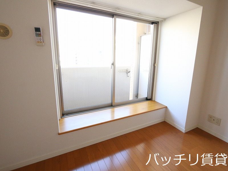 バルコニー　別号室タイプの為、現状を優先致します。