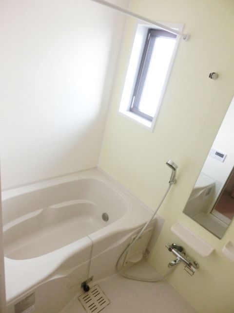 バス・シャワールーム　一日の疲れを癒せるバスルームです