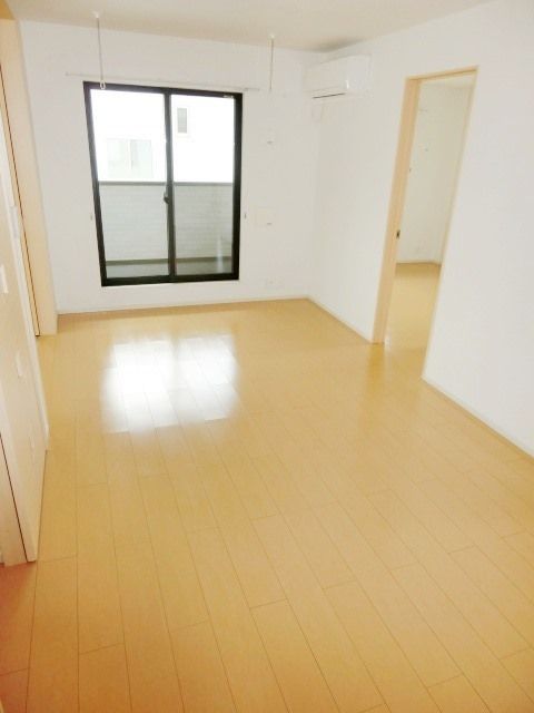 居室・リビング　12.6帖のゆったりとした居室です