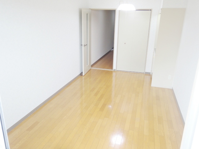 居室・リビング　同物件別号室