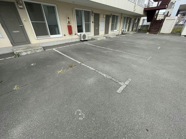 駐車場　駐車場