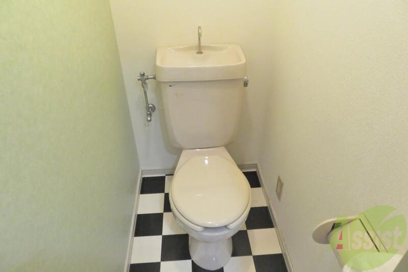 トイレ　タイルがおしゃれですねー。