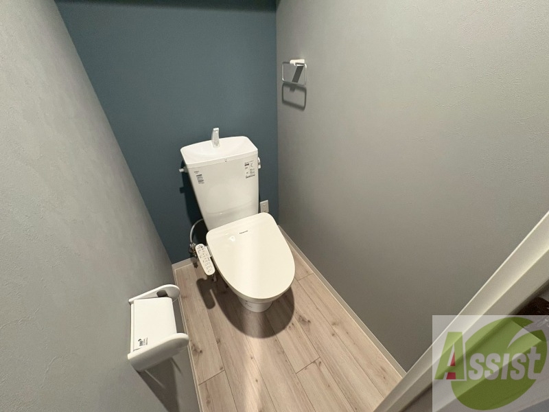 トイレ　暖房便座になっているので快適に使えますね。