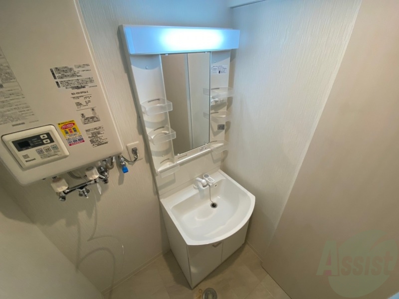 洗面設備　シャンプードレッサー。身支度はここでばっちりですね。