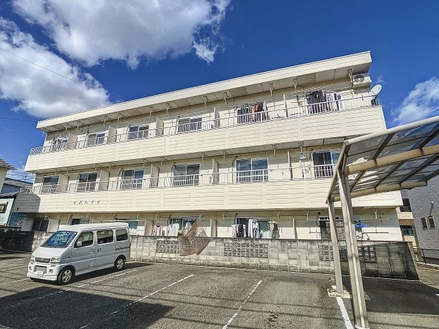 建物外観　現況が相違する場合は現況を優先致します。