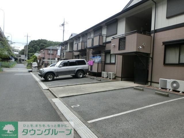 駐車場　敷地内駐車場あり