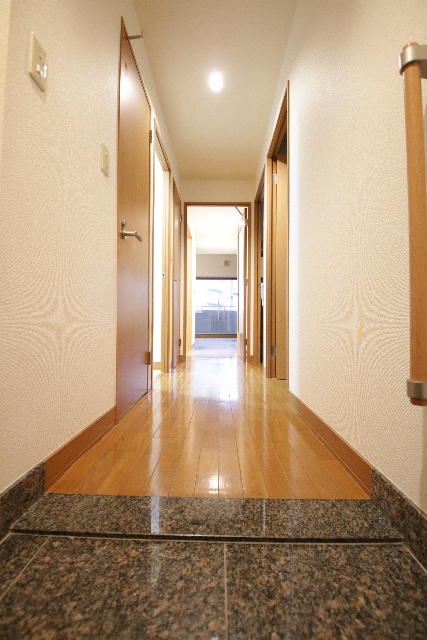 玄関　※別室の参考写真の為、現況優先です。