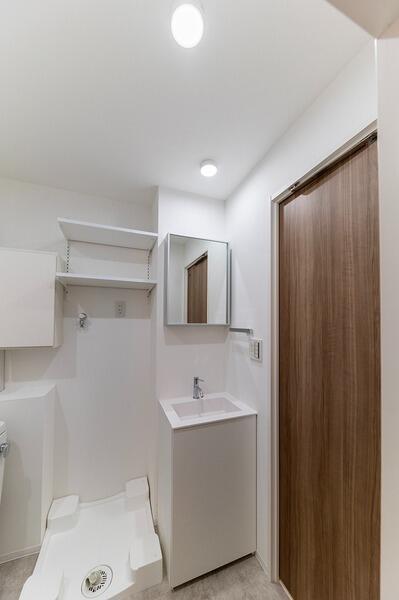 洗面設備　別部屋参考写真です。?