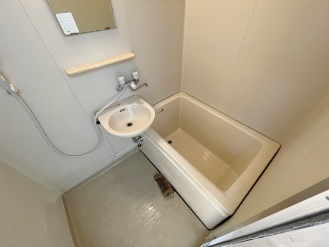 バス・シャワールーム　バストイレ別です♪