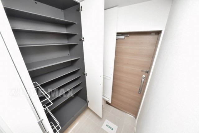 玄関　※同シリーズ参考写真※