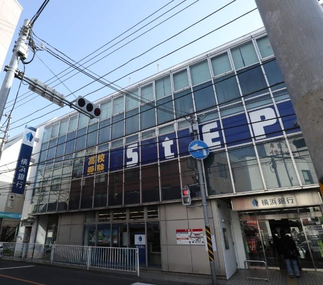 銀行　横浜銀行鴨居駅前支店（銀行）まで1075m