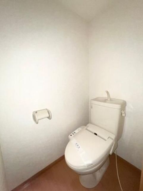 トイレ　別号室の参考写真です。